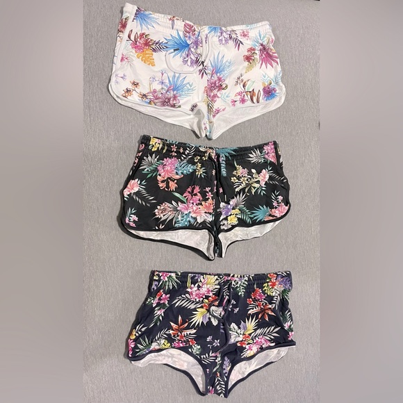 ✨✨**$40 for 3** ✨✨  Terranova Floral Board Shorts ($20/each) - Picture 1 of 10